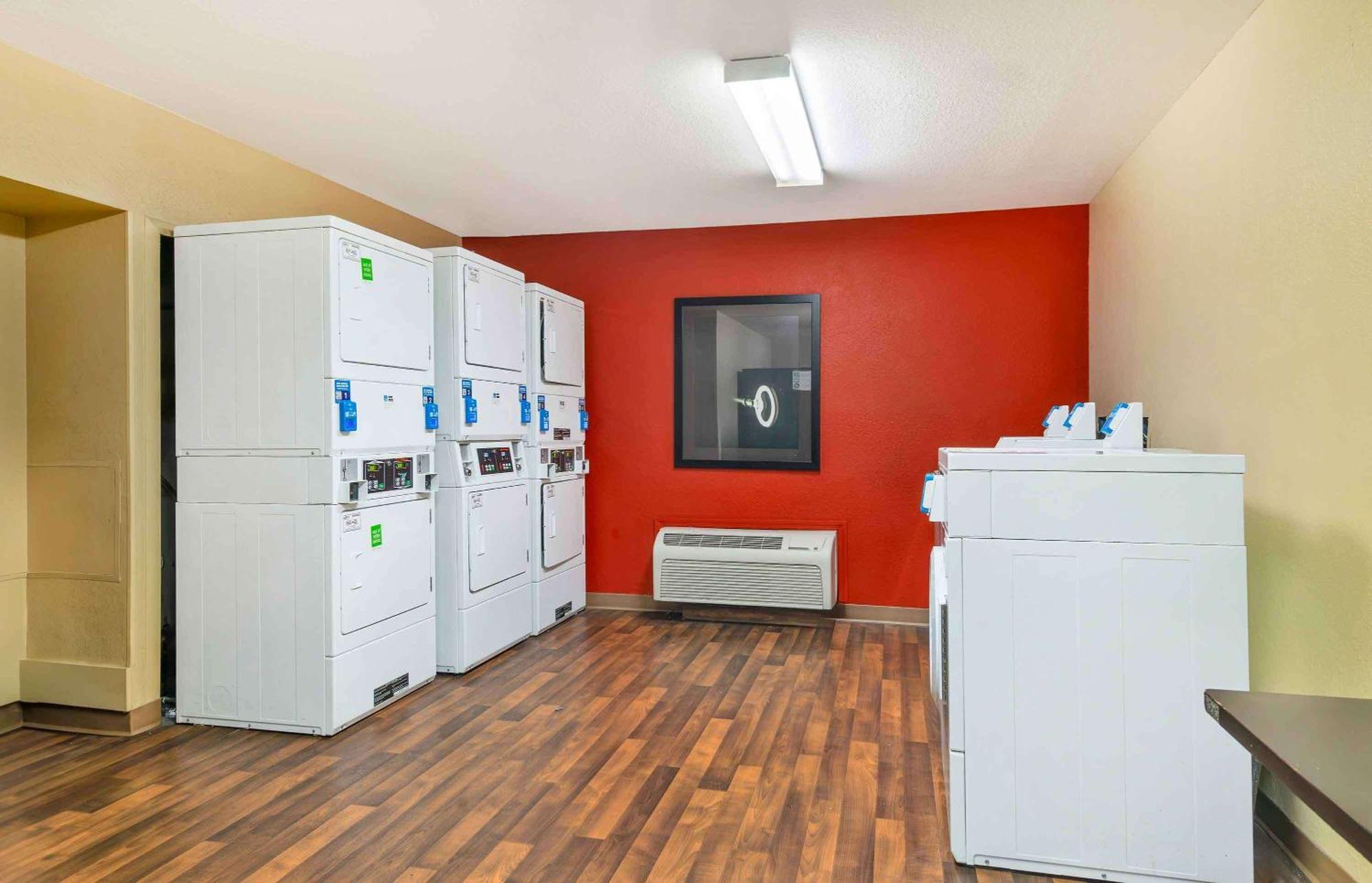 Extended Stay America Select Suites - Tampa - North - Usf - Attractions Temple Terrace Exterior foto