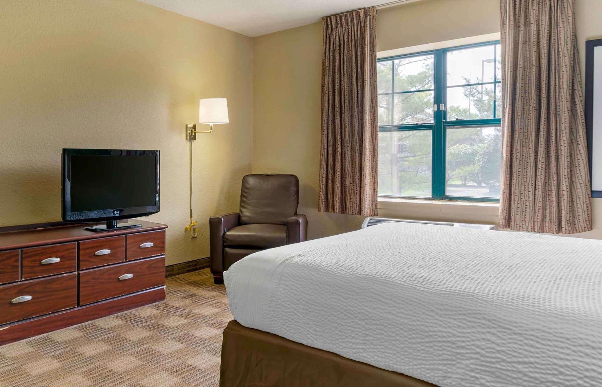 Extended Stay America Select Suites - Tampa - North - Usf - Attractions Temple Terrace Exterior foto