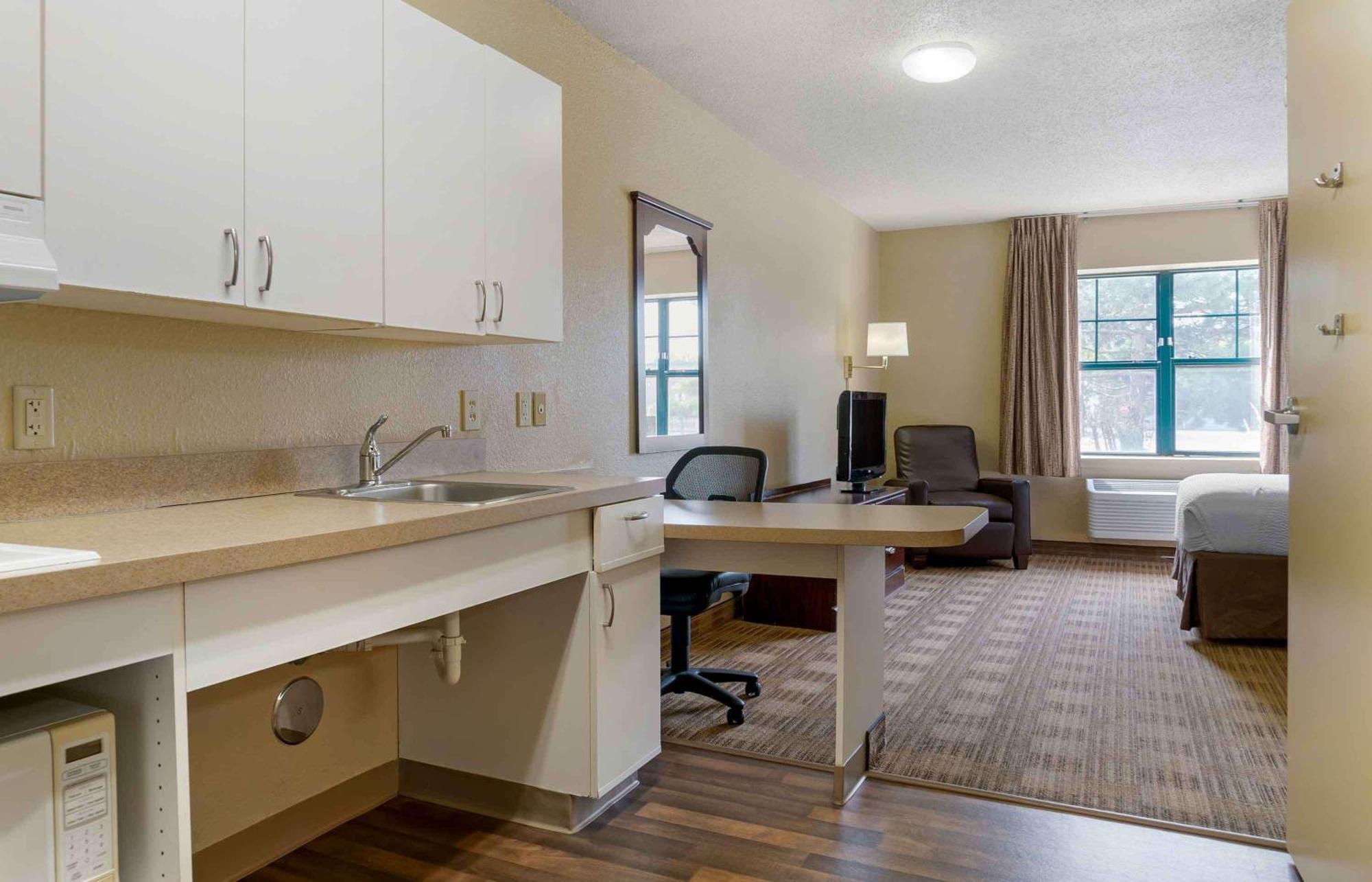 Extended Stay America Select Suites - Tampa - North - Usf - Attractions Temple Terrace Exterior foto